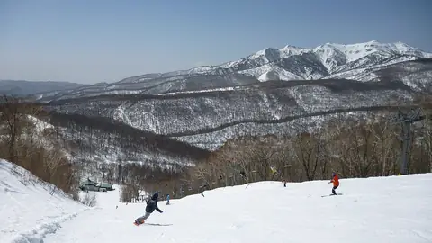 ホワイトワールド尾瀬岩鞍のゲレンデと上州武尊山